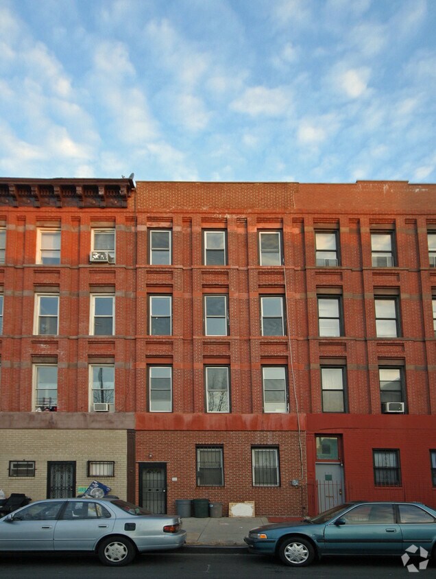 Foto principal - 527 Gates Ave
