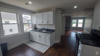 Building Photo - 31 Bullard St