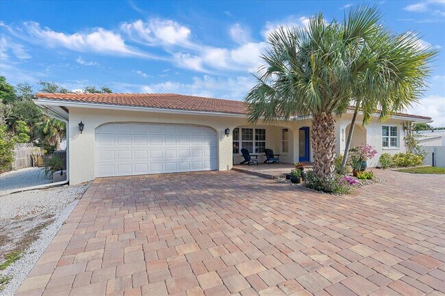 Building Photo - 5115 Windward Ave