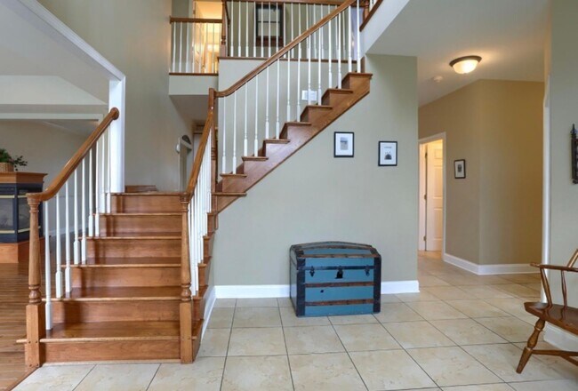 Foto del edificio - Luxury 5-Bedroom Home for Rent – $4,500/Month + Utilities