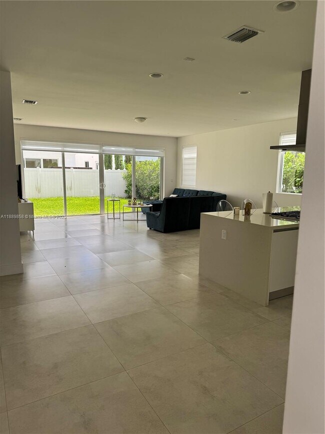 Foto del edificio - 7547 NW 98th Ave