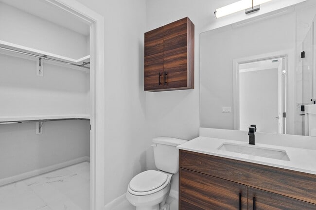 Building Photo - 2BD/2BTH  LUXURY CONDOMINIUM AT THE COVES IN WESLACO