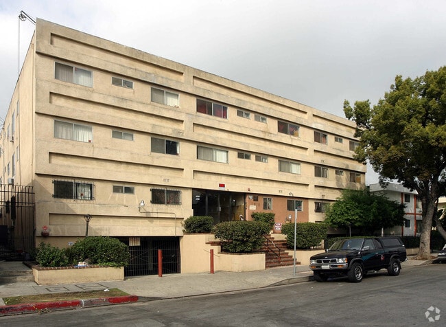 1251 Magnolia Ave - Lia @ La Live