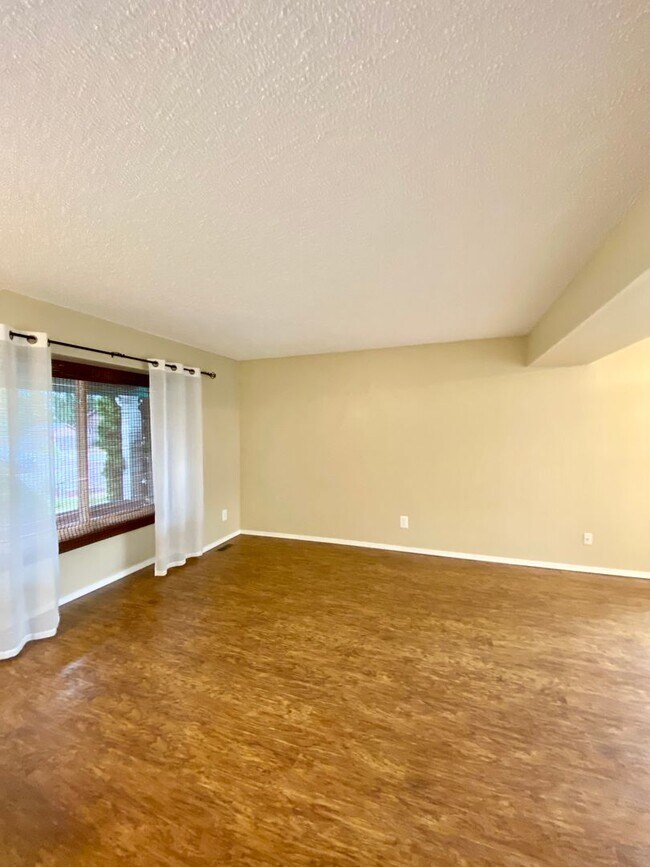 Foto del edificio - *COMING SOON* 4 Bedrooms on Corner Lot in 80920!  Dog Friendly!