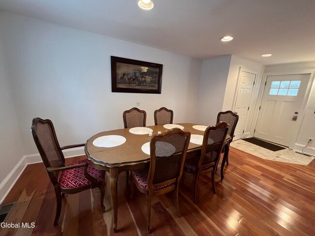 Foto del edificio - 223 Lake Ave