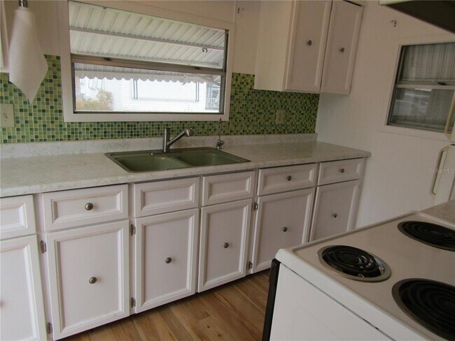 Foto del edificio - 721 Roma Rd