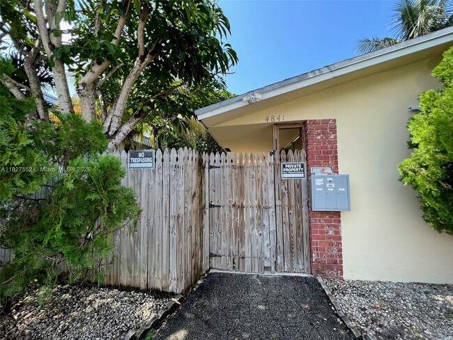 Foto del edificio - 4841 SW 45th Ave