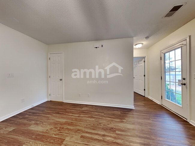 Foto del edificio - 119 Macallan Ct