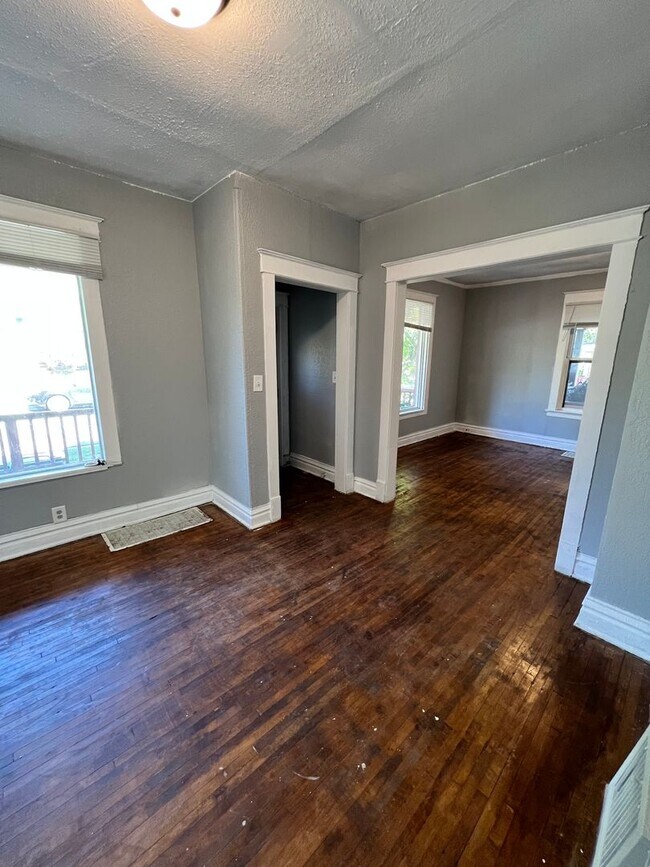 Foto del edificio - 708 E 6th St