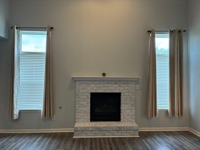 Building Photo - 2396 Meadow Bend Dr