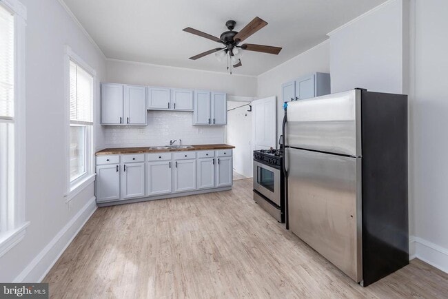 Building Photo - 21 Grandview Ave