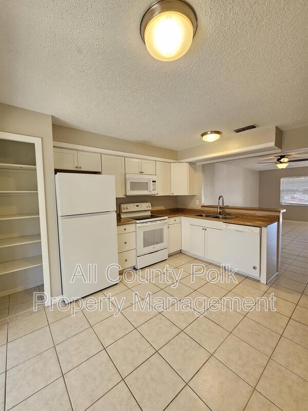 Building Photo - 791 Zella Ln