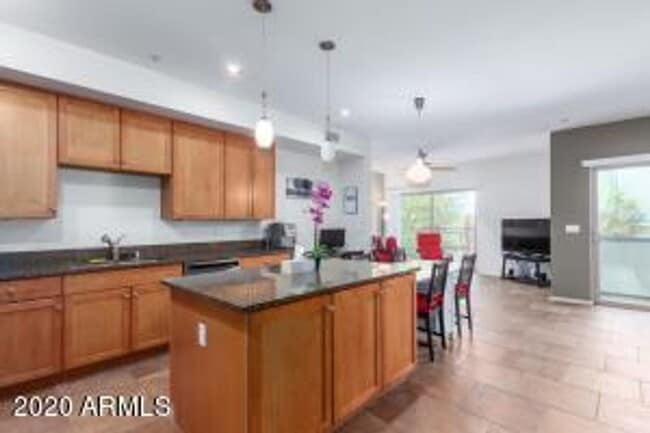 Foto del edificio - Apply Here www.realty480pm.appfolio.com/listings