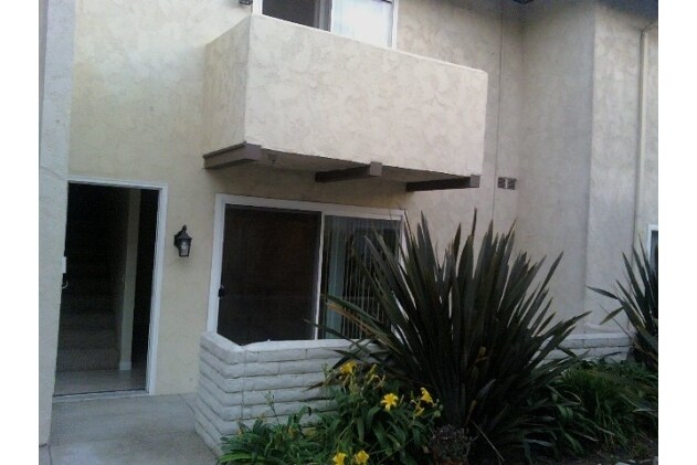 2 story apt - 4100-4114 Patrice Rd