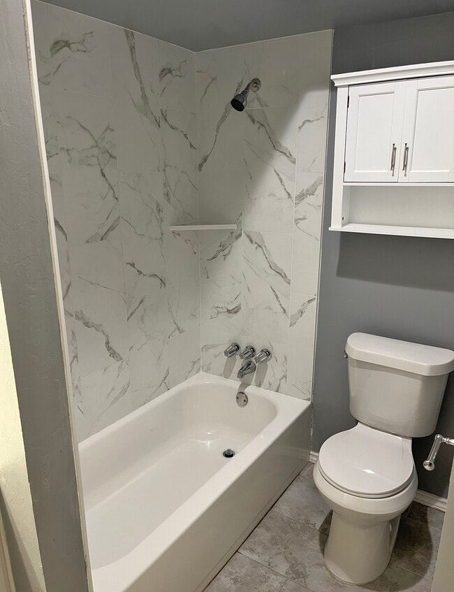 Foto del edificio - 6700 N Meridian Ave