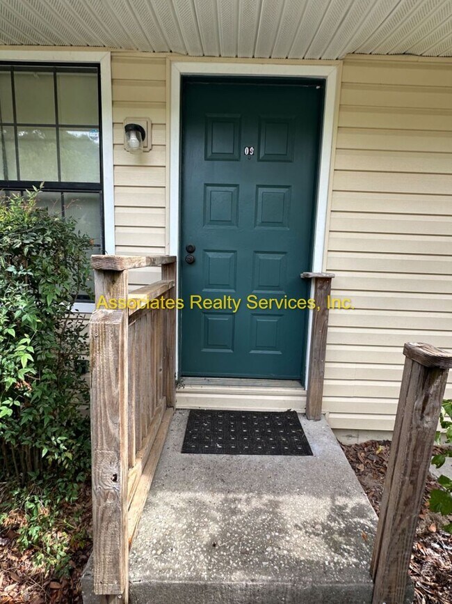 Foto del edificio - Attention Students! 1 bedroom- Near Shands & UF!  Look!