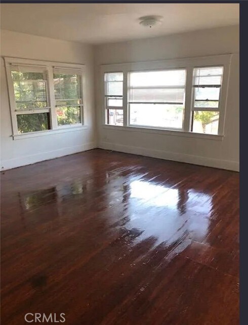 Foto del edificio - 342 E 8th St