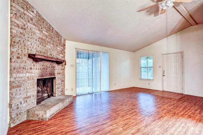 Foto del edificio - 106 Hughson Ct