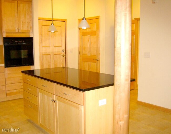 Building Photo - 1 br, 1 bath Condo - 500 Greenhaven Dr