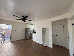 Building Photo - 211 1/2 W 88th Pl