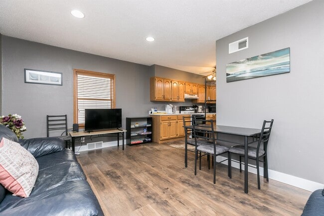 Building Photo - 765 Independence St