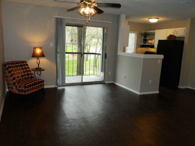 Foto principal - 3923 Run of the Oaks St
