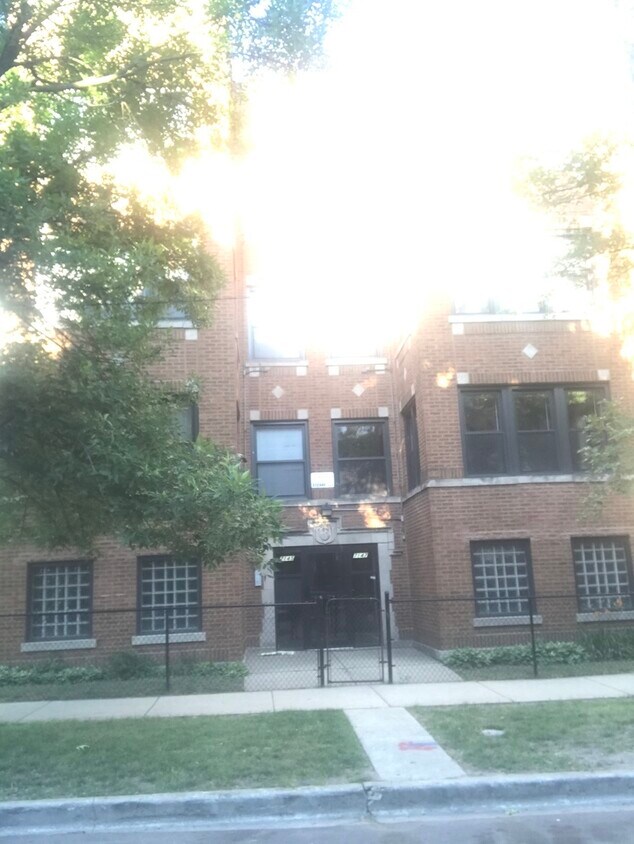 Primary Photo - 7145 S Ridgeland Ave