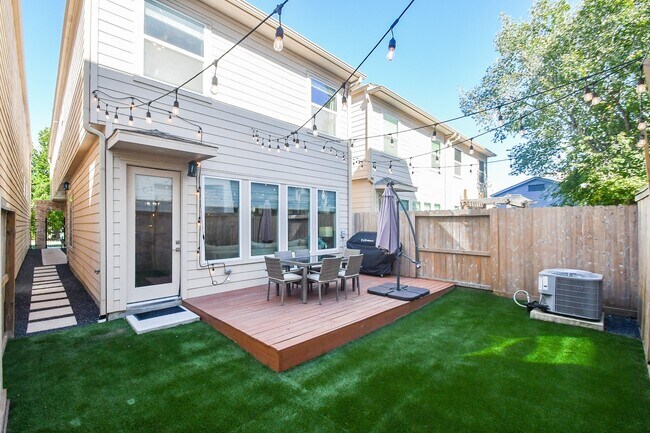 Foto del edificio - 5611 Petty St