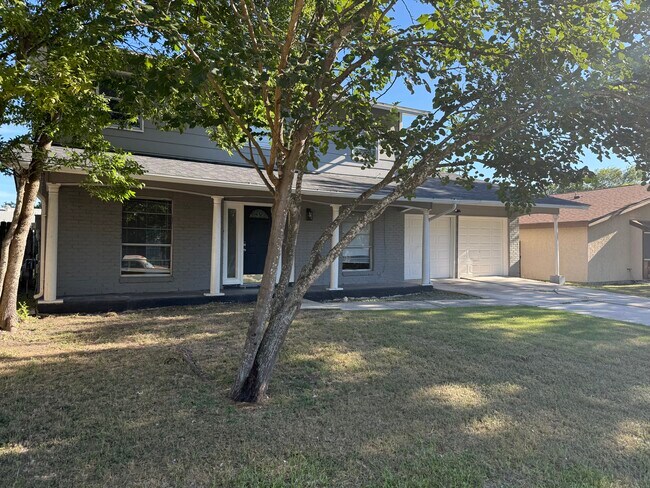 Foto del edificio - 6718 Cypress Lake Dr