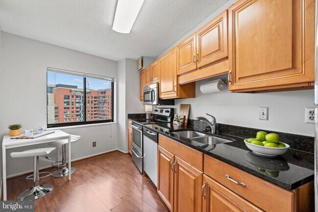 Foto del edificio - 1600 N Oak St