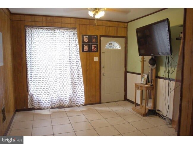 Foto del edificio - 4-bedroom home in the heat of Reading!