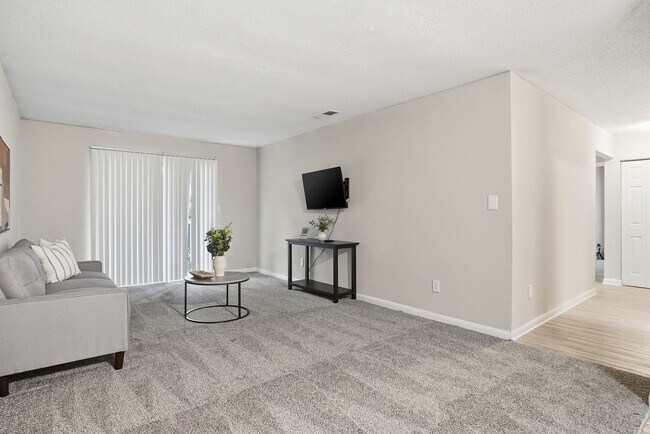 Building Photo - 3364 Fairway Oaks Dr