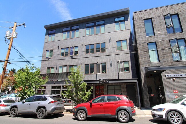 Building Photo - 2919 SE Division St