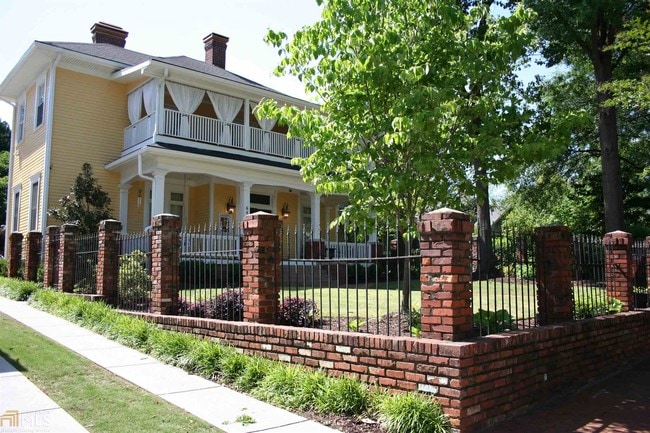 Building Photo - 685 Peeples St SW