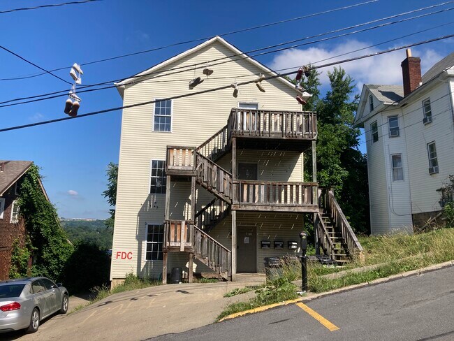 Building Photo - 667 Spruce St