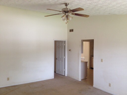Building Photo - 6481 Pine Grove Ct