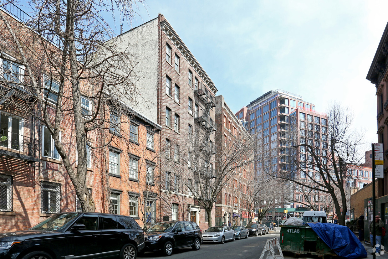 Primary Photo - 201-205 West 11th Street