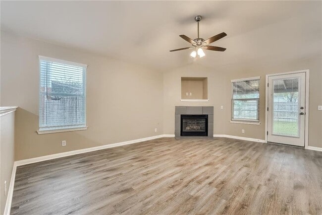 Building Photo - 805 Camino Real Dr