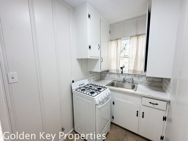 Building Photo - Single-level ADU on the beach - ALL UTILIT...