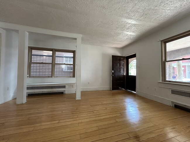 Living Room p4 - 191 Zerby Ave