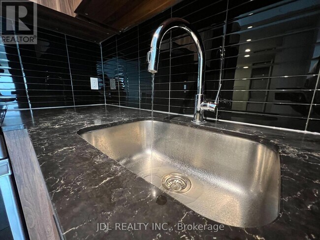 Photo du bâtiment - 501 Yonge St