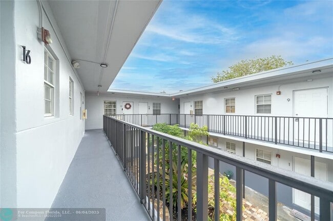 Building Photo - 3615 Thomas Ave
