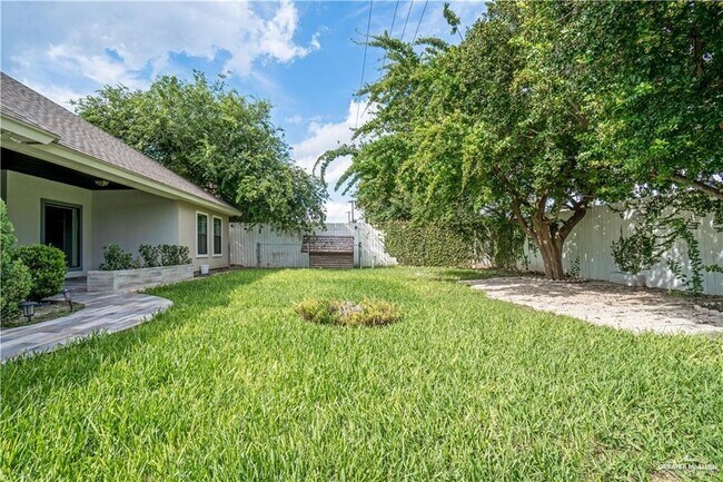 Foto del edificio - 614 Hackberry Ave