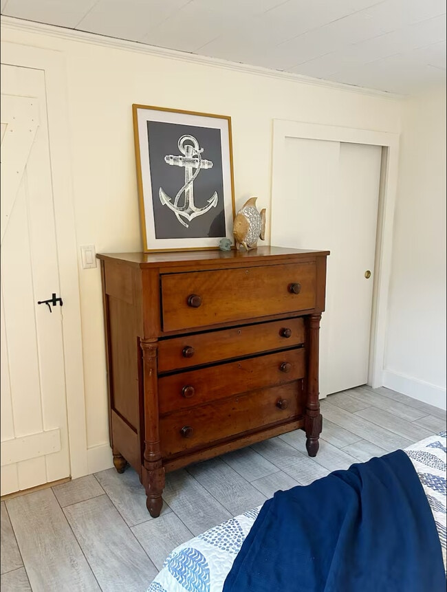 Building Photo - 4 Charles St