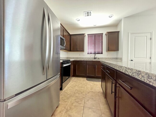 Building Photo - Amazing 3 bedroom in master planned commun...