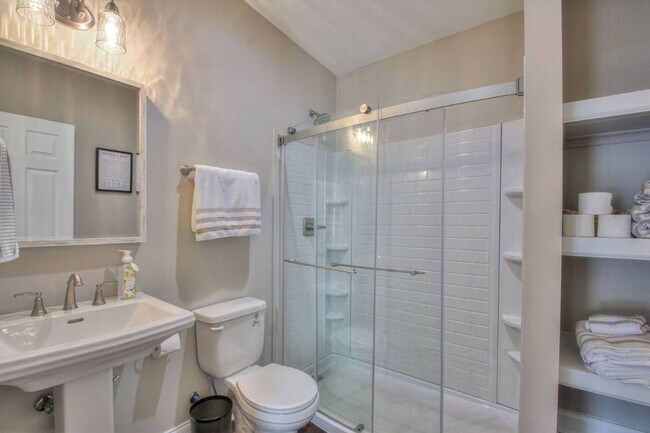 Foto del edificio - **COMING SOON** One Bedroom Cabin