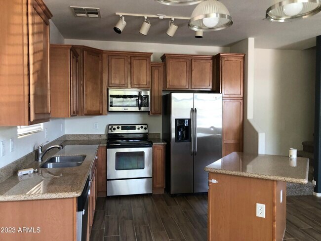 Foto del edificio - 2727 N Price Rd
