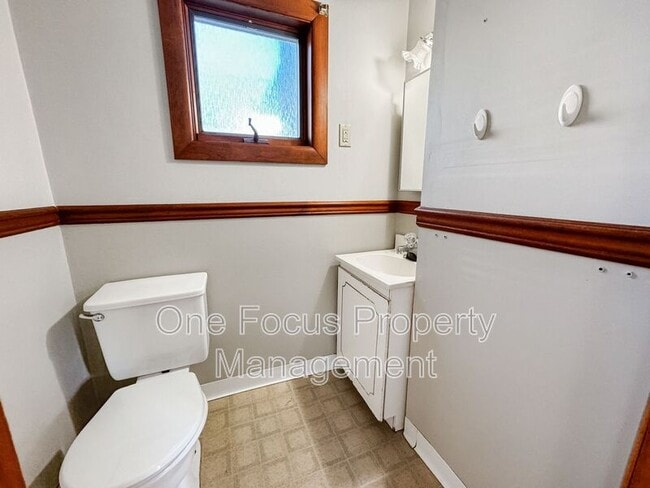 Building Photo - 468 Curtin St