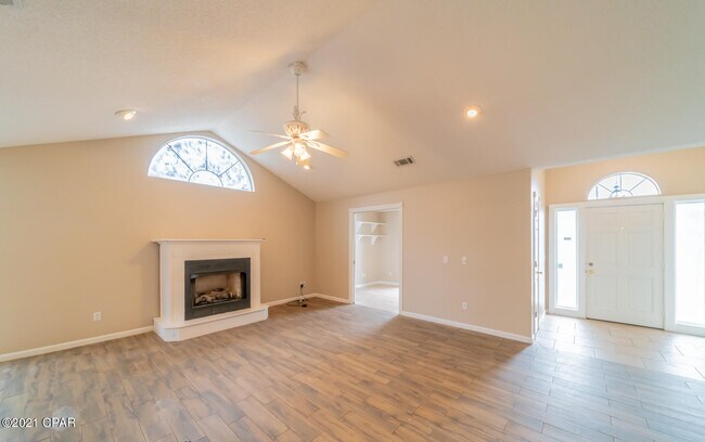 Foto del edificio - 144 Oleander Cir