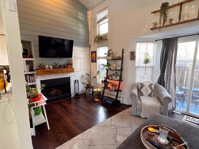 Building Photo - 5362 W 17th Ave